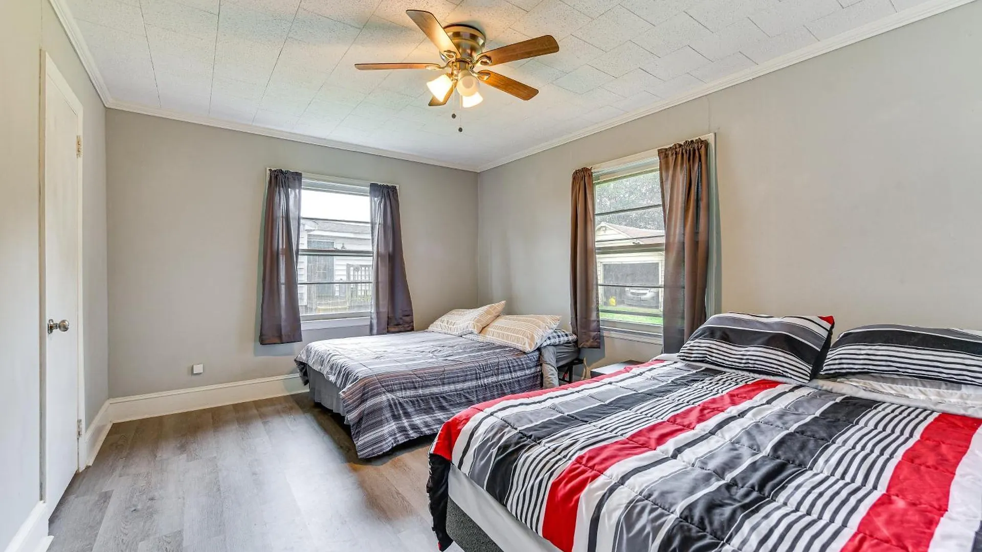 Cozy Charlotte Home With Fire Pit About 6 Mi To Uptown! Holiday home
