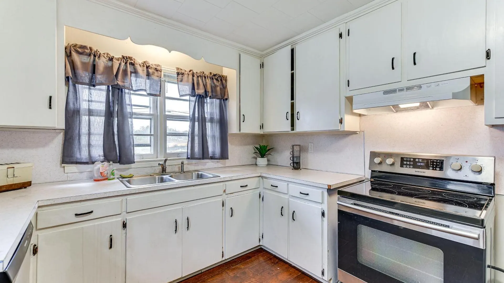 Holiday home Cozy Charlotte Home With Fire Pit About 6 Mi To Uptown!